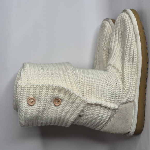 UGG Australia Classic Cardy CREAM Three Button Knit Boots Size 9 - Picture 2 of 16